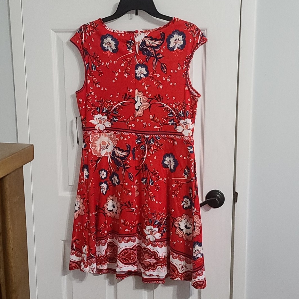 Dress - Picture 3 of 4